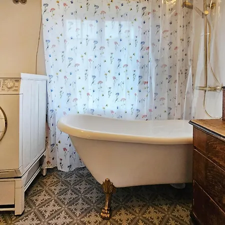 3 Bedroom Lovely In 別荘 *