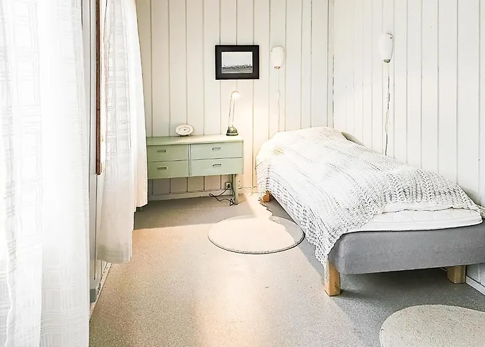Vakantiehuis 3 Bedroom Lovely In *